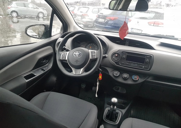 Toyota Yaris cena 33900 przebieg: 155000, rok produkcji 2019 z Tomaszów Mazowiecki małe 211